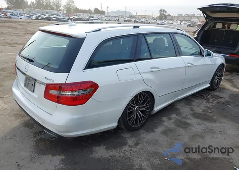 2013 Mercedes-Benz E 350 4Matic z USA, uszkodzony, nr VIN WDDHH8JB8DA705712